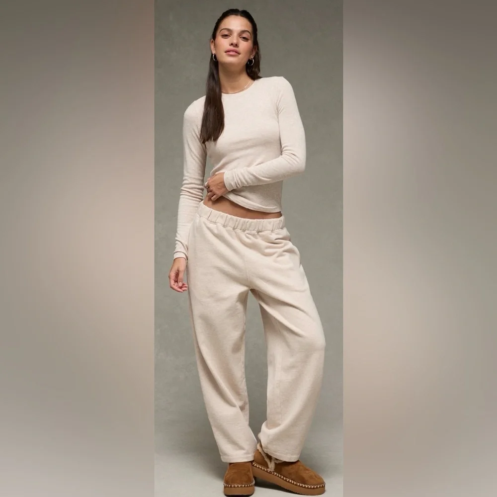 American Eagle Cream Barrel Joggers NWT - Picture 7 of 11